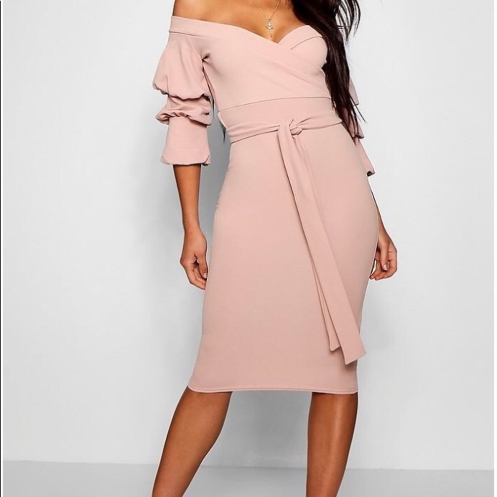 BooHoo Dress! New with tags ‼️‼️